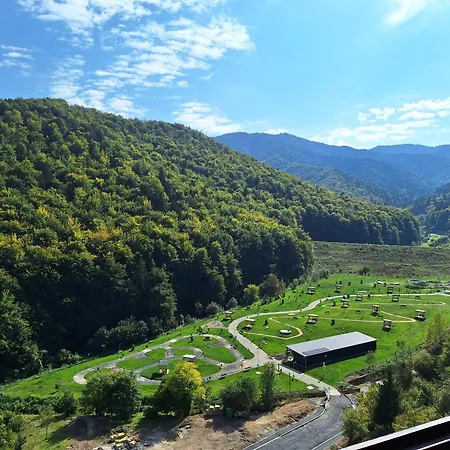 Spacious Mountain-View Apartment With Hot Tub And Free Parking 10 Min To Old Town-3
